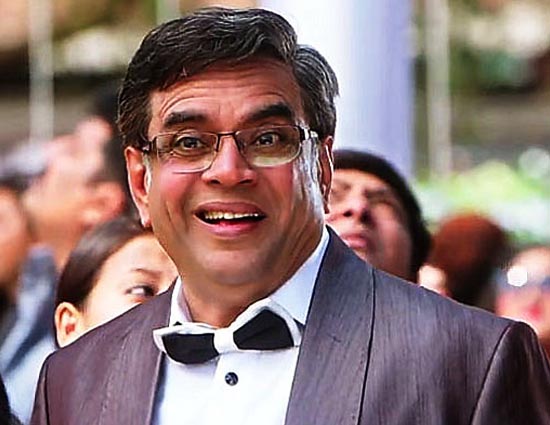 परेश रावल ने कहा - मोदी जी ने कस दी है बाबाओं की नाक में नकेल