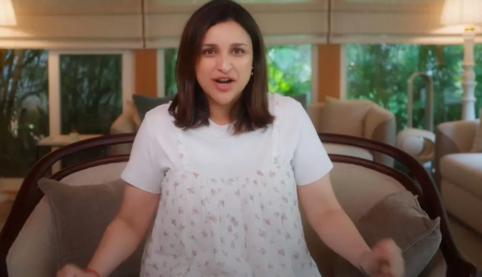 2 News : पहली बार दिखा परिणीति का बेबी बंप, 8 माह बाद इसे फिर किया लॉन्च, इन दो सितारों के घर पड़ी रेड