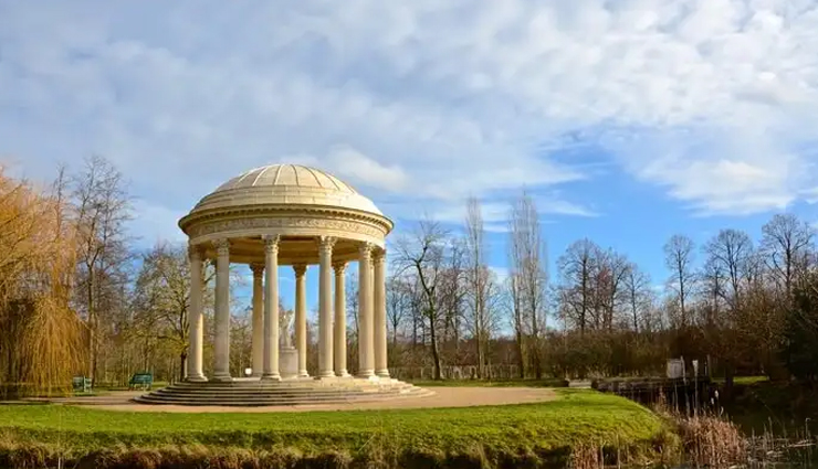 things to do in paris,paris honeymoon,places to visit in paris,temple of love,i love you wall,eiffel tower,ile saint louis,arc de triomphe,versailles