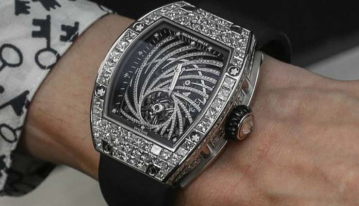 जापानी कारोबारी की कलाई से 6 करोड़ रुपए की घड़ी लेकर चोर फरार