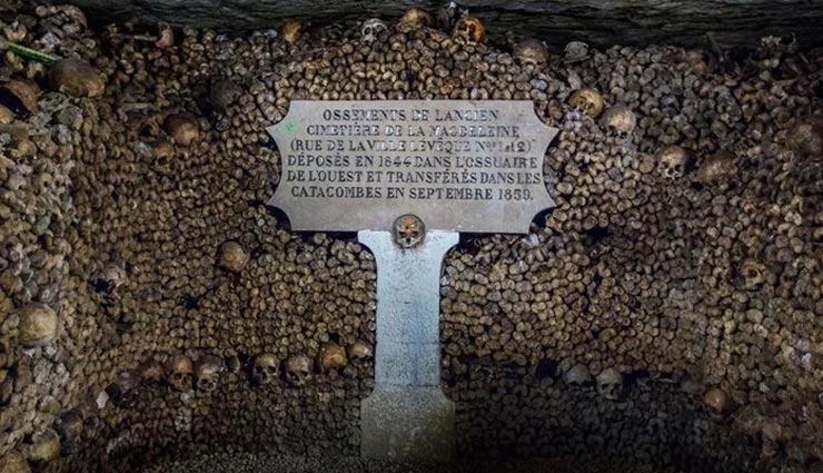 weird news,weird information,weird tunnel,60 lakh bones in underground tunnel,catacombs of paris