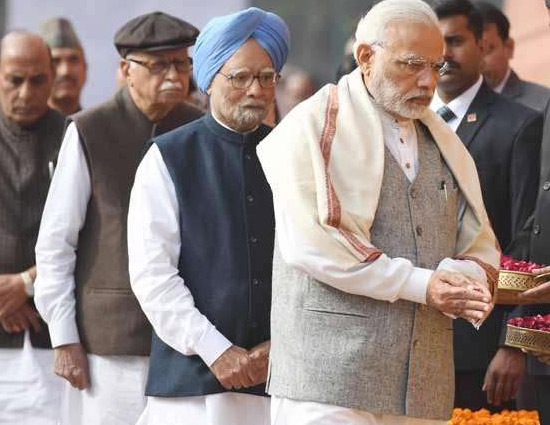संसद हमले की 16वीं बरसी, मनमोहन ने मोदी से मिलाया हाथ narendra modi,manmohan singh,16th anniversary of parliament attack,news,hindi news