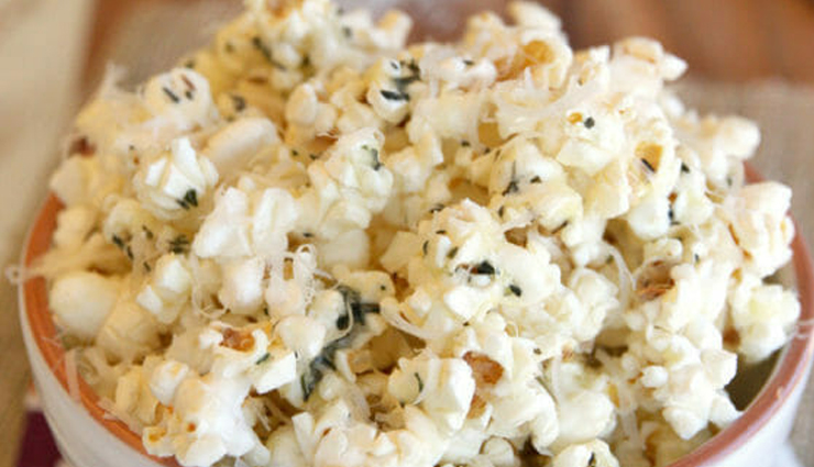 parmesan garlic popcorn recipe,weekend popcorn snack,homemade savory popcorn,easy popcorn seasoning,cheesy garlic popcorn,movie night popcorn,family weekend recipe,diy popcorn flavors,gourmet popcorn ideas,popcorn seasoning tutorial