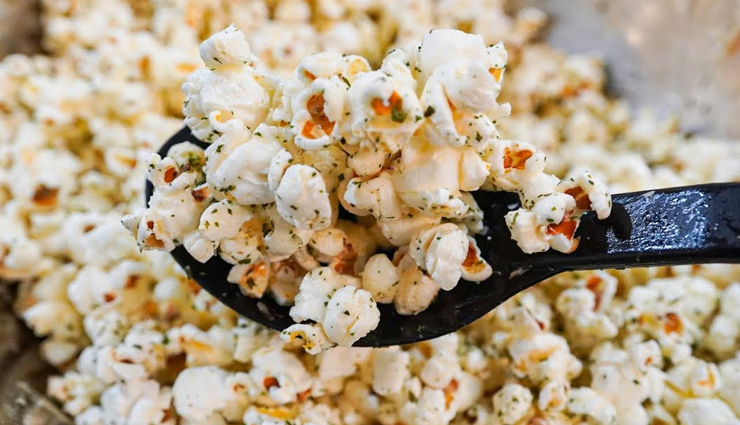 Recipe - Enjoy Your Weekend with Parmesan Garlic Popcorn