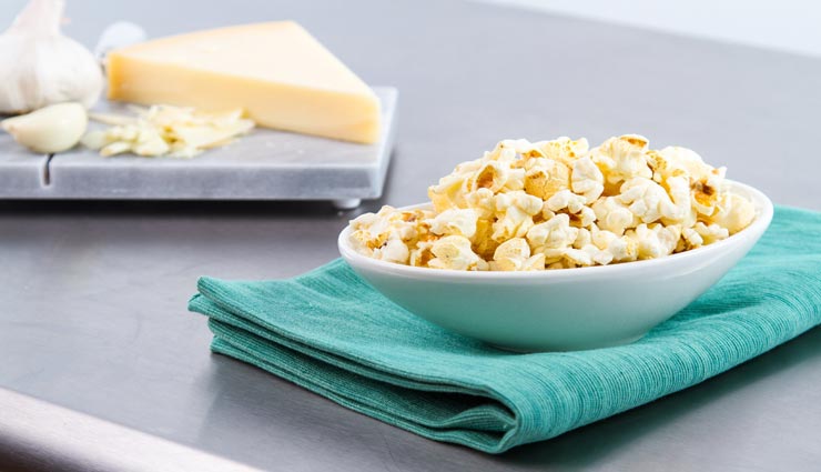 वीकेंड का मजा लें पार्मेसन गार्लिक पॉपकॉर्न के साथ #Recipe parmesan garlic popcorn recipe,recipe,recipe in hindi,special recipe