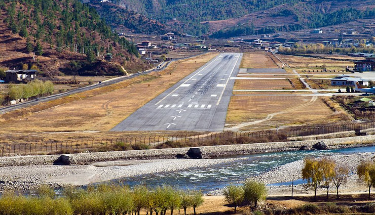 deadliest airports in the world,deadly runways,risky airport in the world,narsarsuaq airport,greenland,madeira airport,mcmurdo air station,antarctica,paro airport in bhutan,himalayan mountains,toncontin airport,tegucigalpa,honduras