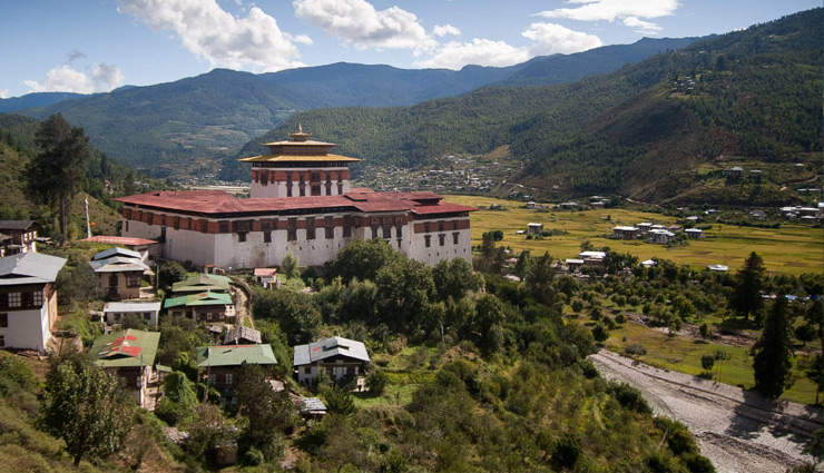 bhutan valleys,beautiful valleys in bhutan,phobjikha valley bhutan,punakha valley bhutan,paro valley bhutan,haa valley bhutan,thimphu valley bhutan,lhuentse valley bhutan,bumthang valley bhutan,trongsa valley bhutan,bhutan travel destinations,scenic valleys bhutan,best places to visit in bhutan,bhutan nature tourism,valleys of bhutan