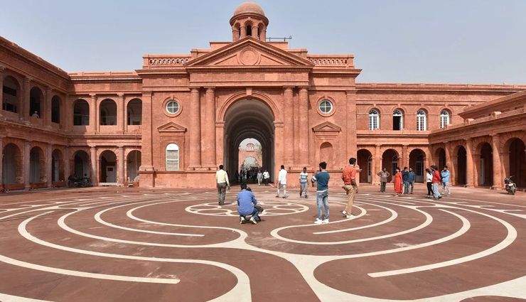 golden temple amritsar,jallianwala bagh,wagah border ceremony,partition museum amritsar,maharaja ranjit singh museum,durgiana temple amritsar,gobindgarh fort,amritsar heritage walk,hall bazaar amritsar,ram tirath temple amritsar,khalsa college amritsar,amritsar food street,sadda pind amritsar,gurdwara baba atal rai,amritsar sarai accommodations