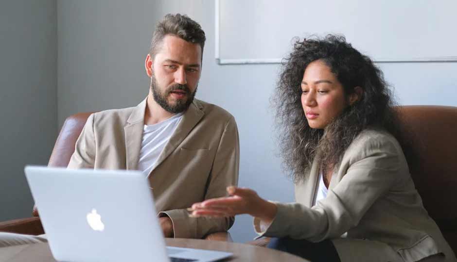 4 Subtle Signs of An Indecisive Partner