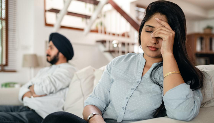 पार्टनर के धोखा देने पर दिखने लगते हैं ये संकेत, जानें और हो जाएं सतर्क partner cheats,partner cheating,partner tips,how to handle cheating partner,cheating partner,relationship tips in hindi