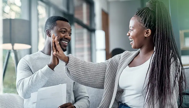 5 Ways to Handle Having a Smaller Income Than Your Partner