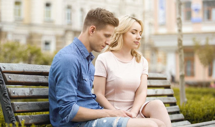 handling a sensitive girlfriend is a bit difficult these things can cause a rift in relationships,mates and me,relationship tips