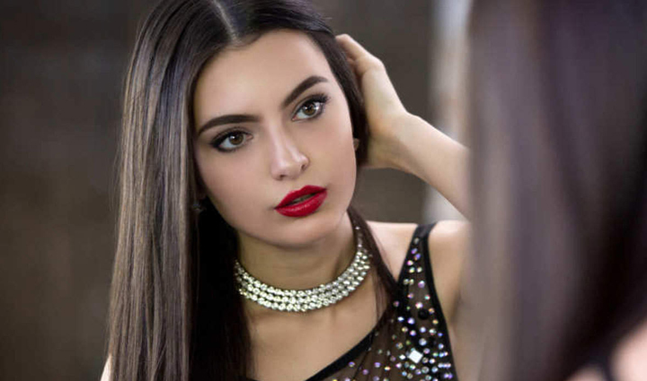 न्यू ईयर पार्टी में होने जा रही हैं शामिल, इन मेकअप टिप्स से पाएं आकर्षक लुक 