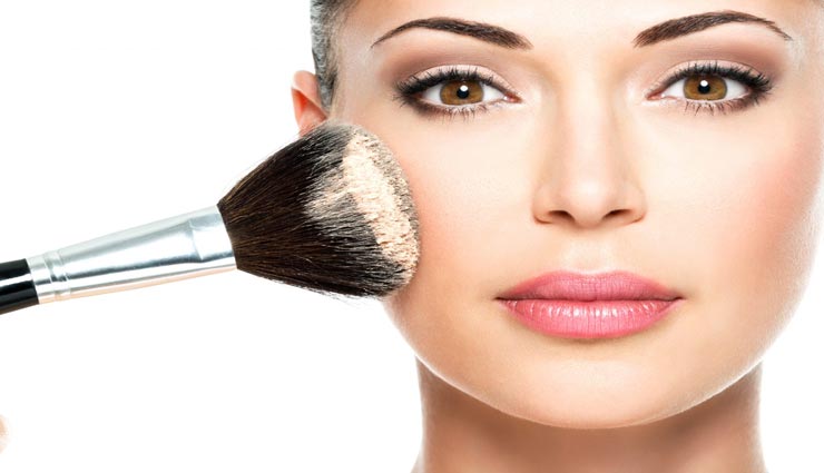 घर पर ही आजमाए ये पार्टी मेकअप टिप्स, मिनटों में दिखेंगी आकर्षक