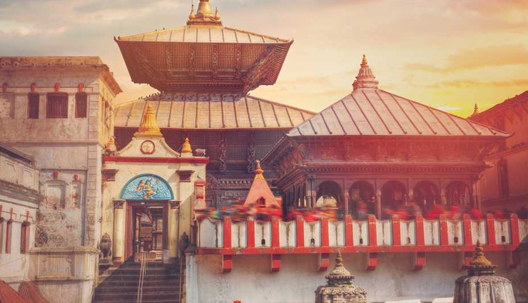 केवल हिंदू लोगों को ही मिलता हैं नेपाल के पशुपतिनाथ मंदिर में प्रवेश, जानें इससे जुड़ी जानकारी 