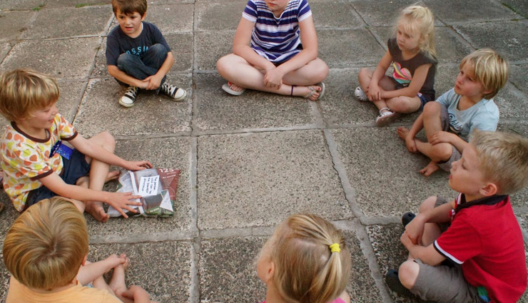 games for house party,games for teenagers party,kitty party games,games