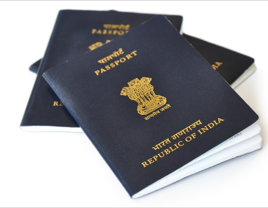 अब से नए पासपोर्ट दोनों भाषाओ में मिलेंगे : सुषमा स्वराज
