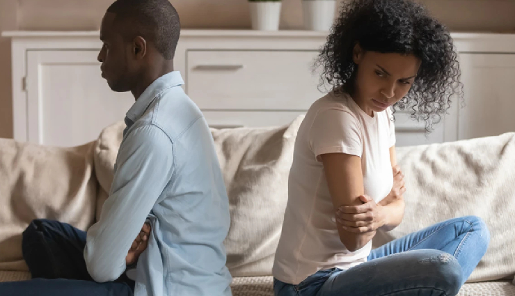 past relationship hindering new love,signs of unresolved past relationship,comparing past and present relationships,lingering feelings for ex,emotional attachment to past love,moving on from past relationship,overcoming past relationship baggage,letting go of ex-partner,signs your ex is still on your mind,coping with thoughts of past relationship