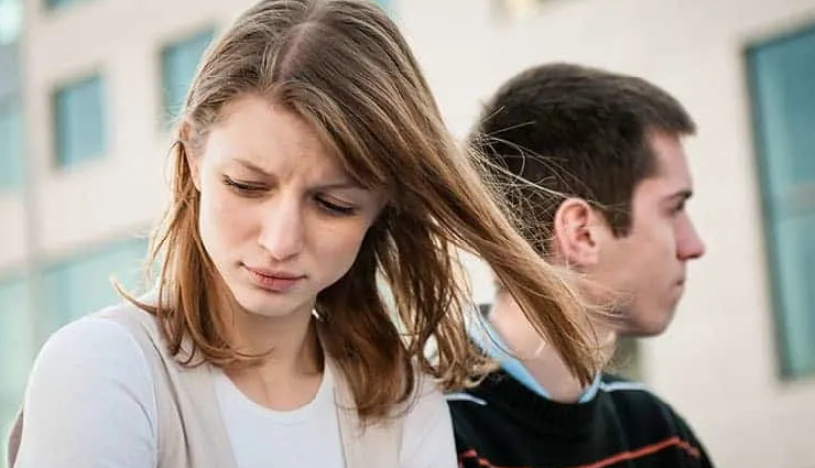 10 Major Signs Your Past Relationship is Holding You Back