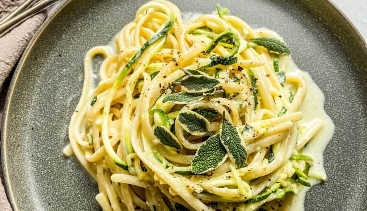 pasta with creamy zucchini sauce,hunger struck,food,easy recipe