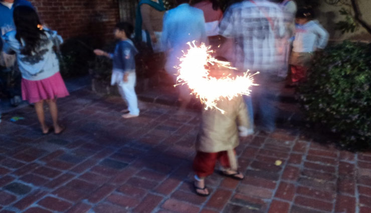 कहीं दिवाली के पटाखे ना छीन ले आपके आँखों की रौशनी, बरते ये सावधानियाँ Health tips,diwali special,firecrackers,side effect of eyes,care of eyes