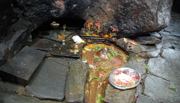 beliefs of patal bhuvaneshwar,features of paatal bhuvneshver temple,history of pataal bhuvaneshwer temple,pataal bhuvaneshwer temple history in hindi,patal bhuvaneshwar history,patal bhuvaneshwer temple gangolihat,values of pataal bhuvaneshwer,travel,travel guide