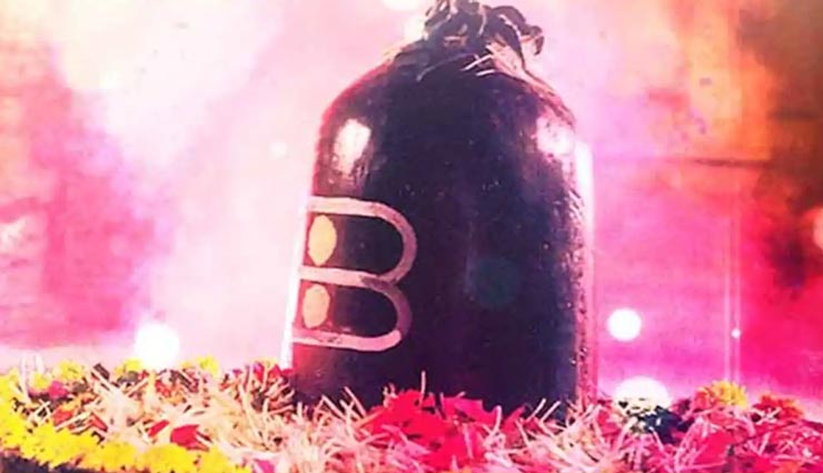 इस मंदिर की हैं अनोखी प्रथा, शिवलिंग पर झाड़ू चढ़ाने से दूर होते हैं रोग