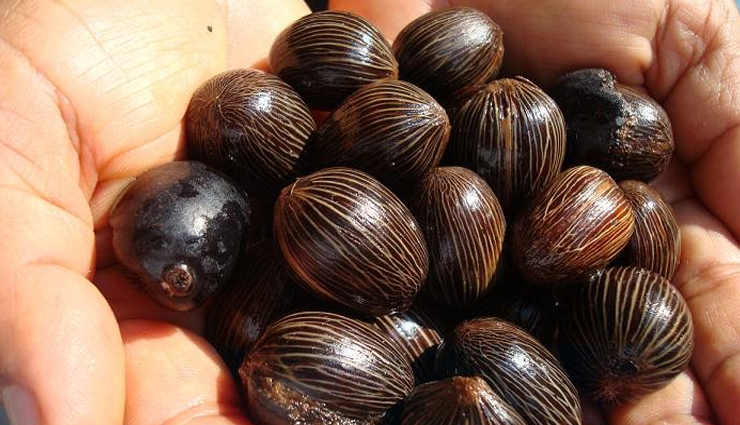 natural skincare products to treat dry skin during winters,beauty tips,beauty hacks