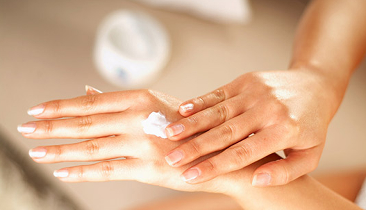 applying vitamin c on the face,how to apply vitamin c on the face,guide to using vitamin c on the face,tips for applying vitamin c on the face,benefits of applying vitamin c on the face,vitamin c skincare tips for the face,dos and donts of using vitamin c on the face,best practices for applying vitamin c on the face,how to incorporate vitamin c into your skincare routine,essential information about using vitamin c on the face