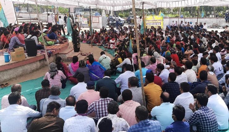 राजस्थान : समकक्ष या सीनियर अधिकारियों को सौंपे गए पटवारियों के अधिकार, हुआ विरोध