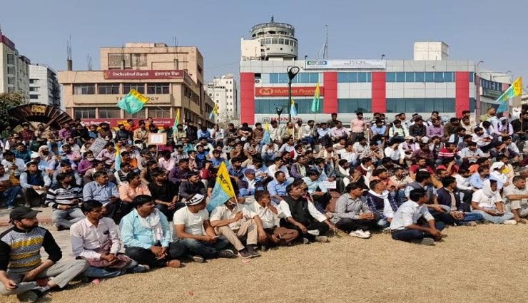 जयपुर : 15 दिन से चल रहा पटवारियों का आंदोलन, शहीद स्मारक पर दिया धरना, एक मार्च से कार्य बहिष्कार