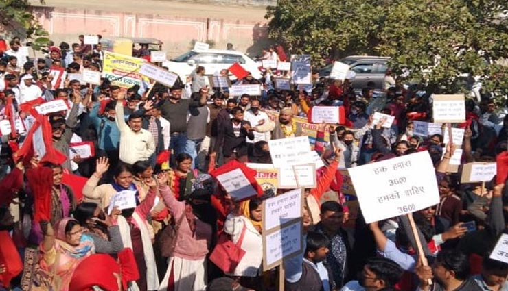 भरतपुर : गहलोत सरकार पर लगा वादा खिलाफी का आरोप, पटवारियों ने रैली निकाल किया प्रदर्शन

