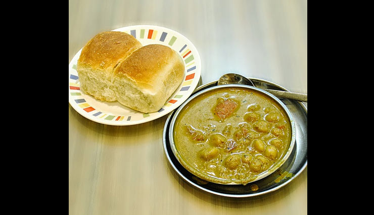 pav with goan potato gravy,pav recipe,recipe,snacks recipe,dinner recipe