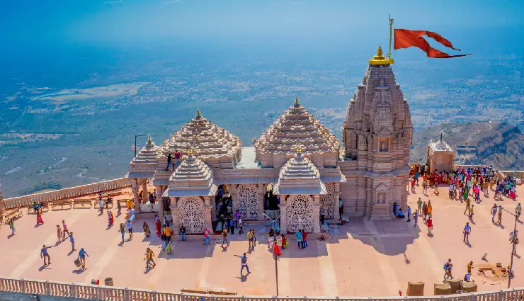 gujarat temples,dwarkadhish temple,somnath jyotirlinga,ambaji temple,nageshwar jyotirlinga,gujarat pilgrimage sites,hindu temples in gujarat,gujarat travel guide,spiritual tourism gujarat,temple architecture gujarat,lord krishna temples,gujarat tourist attractions,cultural heritage gujarat,sacred sites in india,gujarat temple tour