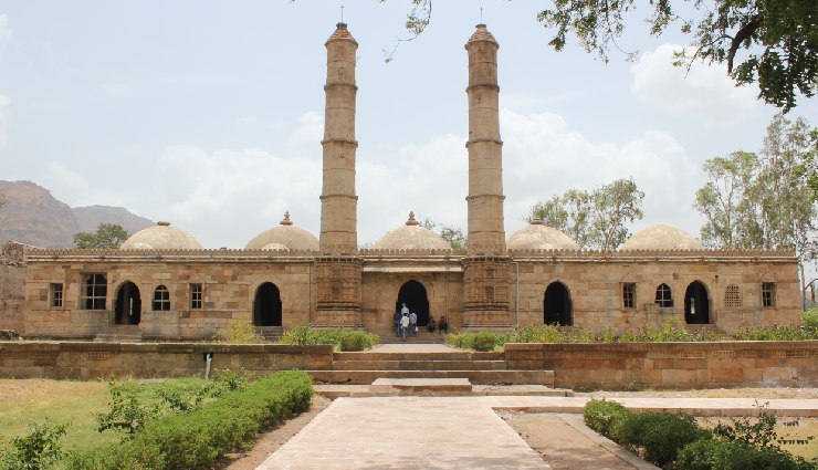 gujarat forts,historical forts in gujarat,dabhoi fort,surat fort,pavagadh champaner fort,manek burj,ilva durga fort,uparkot fort,songadh fort,zinzuwada fort,tera fort,roha fort,forts to visit in gujarat,ancient forts gujarat,gujarat tourism,gujarat fort architecture