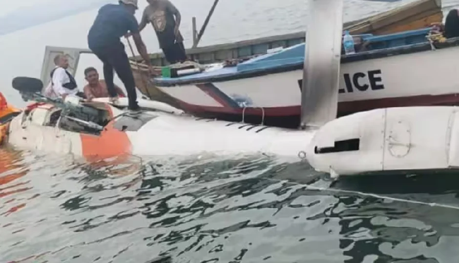 पवन हंस हेलिकॉप्टर में उड़ान के कुछ ही मिनट बाद आई तकनीकी खराबी, समुद्र में सुरक्षित क्रैश-लैंडिंग