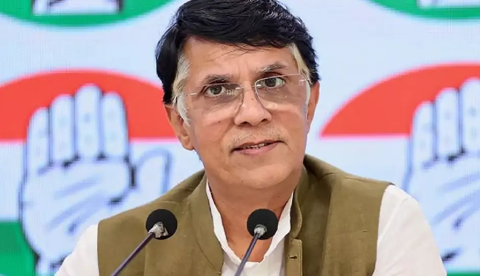 फर्जी पासपोर्ट आरोपों के बाद पवन खेड़ा के घर पहुंची असम पुलिस, सीएम हिमंता की पत्नी को लेकर मचा बवाल