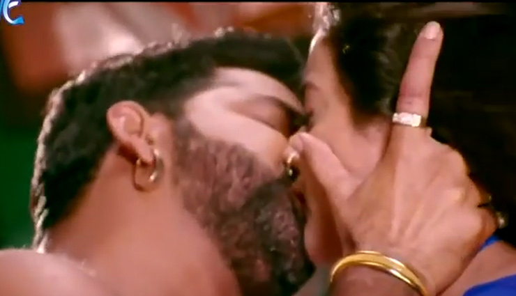 अक्षरा सिंह के लटके-झटके देख खुद को रोक नहीं पाए पवन सिंह, हुए पागल; देखें ये हॉट डांस वीडियो akshara singh,pawan singh,akshara singh pawan singh bhojpuri song