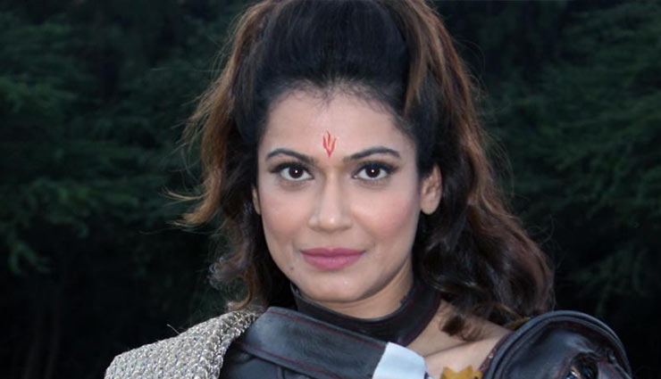 करण जौहर की पार्टी, अब विधायक के सपोर्ट में आई ये एक्ट्रेस, बोली - उड़ता बॉलीवुड