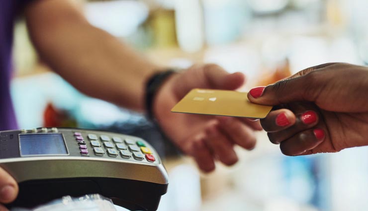 weird news,fight in boyfriend and girlfriends,restaurant waiter benefited 3 lakhs,florida,girlfriend revenge