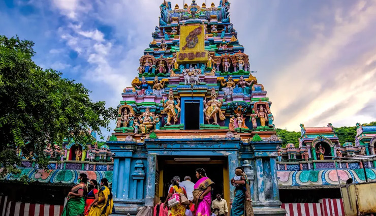 madurai tourist attractions,top 10 places to visit in madurai,meenakshi amman temple,madurai must-visit sites,things to do in madurai,madurai temples,vaigai dam,alagar kovil,samanar hills,tirupparankundram murugan temple,pazhamudhir solai,best tourist spots in madurai,historical places in madurai,religious sites in madurai,madurai travel guide