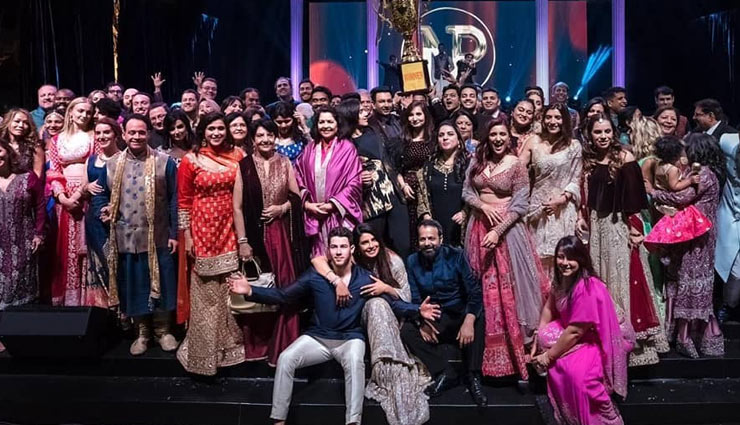 संगीत में मां के साथ नाचीं प्रियंका, निक जोनास ने शादी की खुशी में इस तरह जमाया रंग, तस्वीरें bollywood,priyanka chopra,nick jonas,priyanka chopra sangeet ceremony,priyanka chopra sangeet ceremony photos,priyanka nick marriage