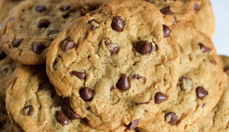 peanut butter chocolate chip cookies,gluten-free cookies,flourless cookies,easy cookie recipe,simple dessert recipe,kids baking recipe,chewy cookies,holiday cookies,cookie swap ideas,peanut butter desserts