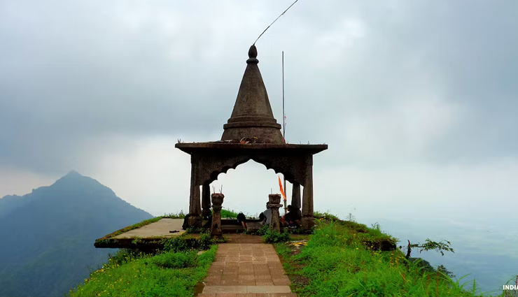 unique indian train journeys,best train travel experiences in india,iconic train routes in india,scenic train rides across india,luxury train travel in india,heritage train tours in india,adventure train experiences india,famous indian railway journeys,cultural train trips in india,must-visit train destinations in india