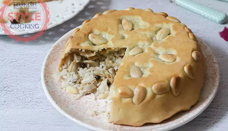 turkish cuisine,turkish dishes,must-try turkish food,turkish pretzel simit,turkish apple tea,ezogelin soup,menemen breakfast,gözleme crepe,mantı ravioli,kumpir baked potato,köfte meatballs,perde pilav,turkish mezze,turkish kebap,baklava pastries,dondurma ice cream,turkish delights lokum,turkish street food,ottoman cuisine,best turkish foods