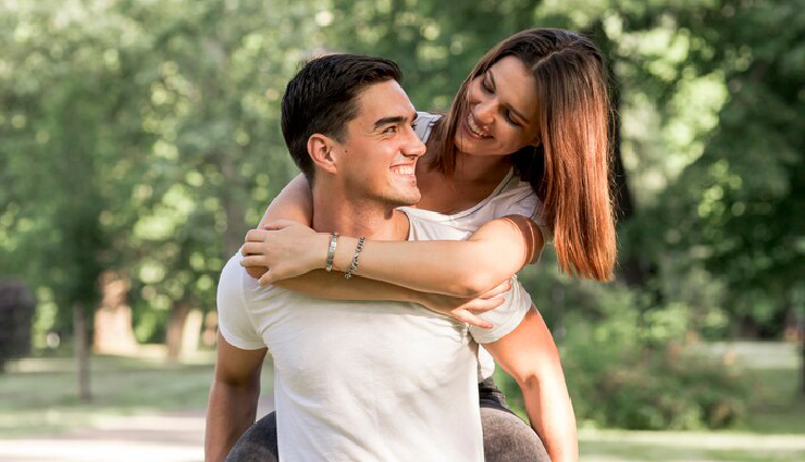heartwarming signs,signs she is the one,true love signs,relationship compatibility,future together signs,supportive partner,open communication,constructive arguments,personal growth,making her smile,commitment signs,unconditional acceptance,sharing everything,envisioning future together