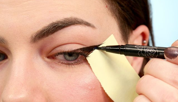 perfect,apply perfect eyeliner,tips and tricks to apply perfect eyeliner,beauty,beauty tips,beauty hacks