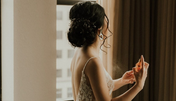 natural body odor remedies,how to smell fresh naturally,body care tips,bad breath solutions,fresh scent remedies,natural ways to stay fresh,body odor solutions,self-care for body odor,holiday body care,how to avoid body odor at work