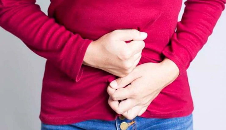 प्रिंसिपल ने उतरवाए 68 लड़कियों के कपड़े, इस बात की करना चाहता था जांच, हुआ हंगामा