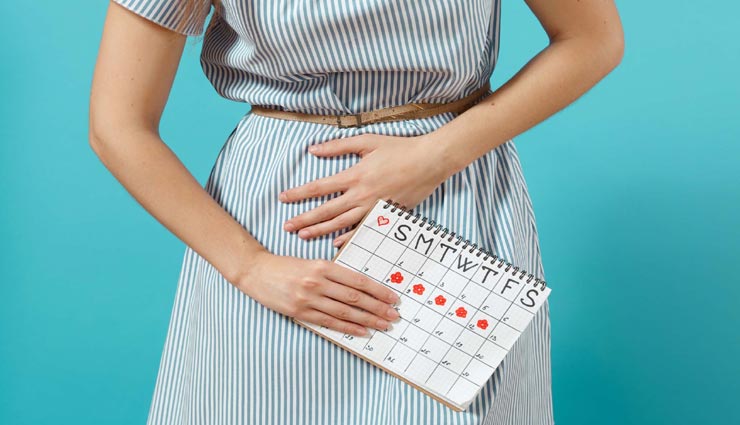 यहां पीरियड्स के ब्लड से महिलाओं के मुंह धोने का रिवाज, जानें ऐसे ही हैरान करने वाले नियम